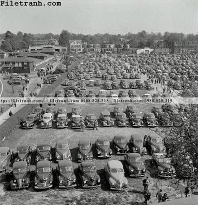 File tranh A Crowded Field_ 1943 (gốc) chủ đề con người